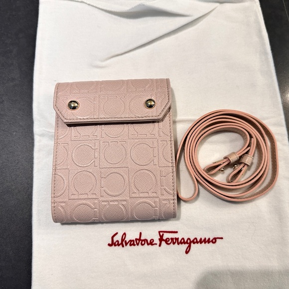 SALVATORE FERRAGAMO
Leather Wallet / with strap as a crossbody bag - Picture 9 of 9